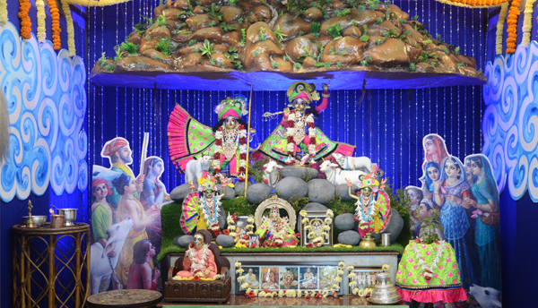 Govardhana Puja Sevas